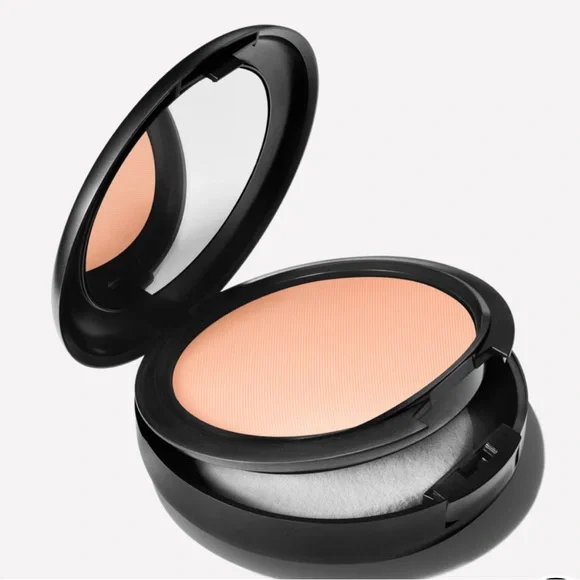 List 3 - NW25 Foundation 12-hour, medium-2-full coverage, ultra-matte - Picture 1 of 4